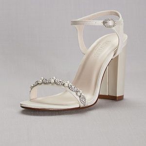 Brand New David’s Bridal Pearl Heels (Elsa Mivory)